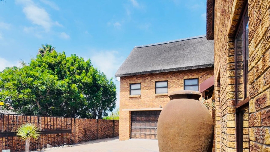 5 Bedroom Property for Sale in Parklands Western Cape